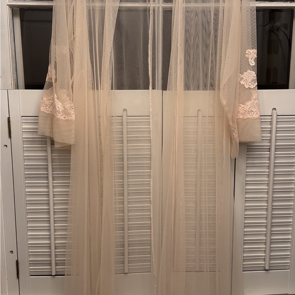 Sheer VS Robe - Picture 2 of 4